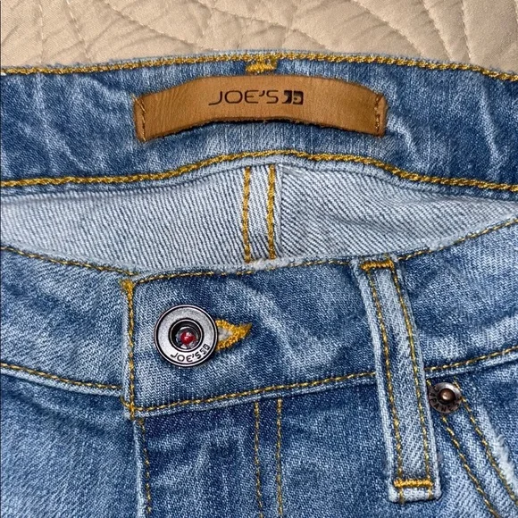 𝐉𝐎𝐄’𝐒 𝐒𝐊𝐈𝐍𝐍𝐘 𝐀𝐍𝐊𝐋𝐄 𝐃𝐈𝐒𝐓𝐑𝐄𝐒𝐒𝐄𝐃  𝐉𝐄𝐀𝐍𝐒 - Picture 3 of 4